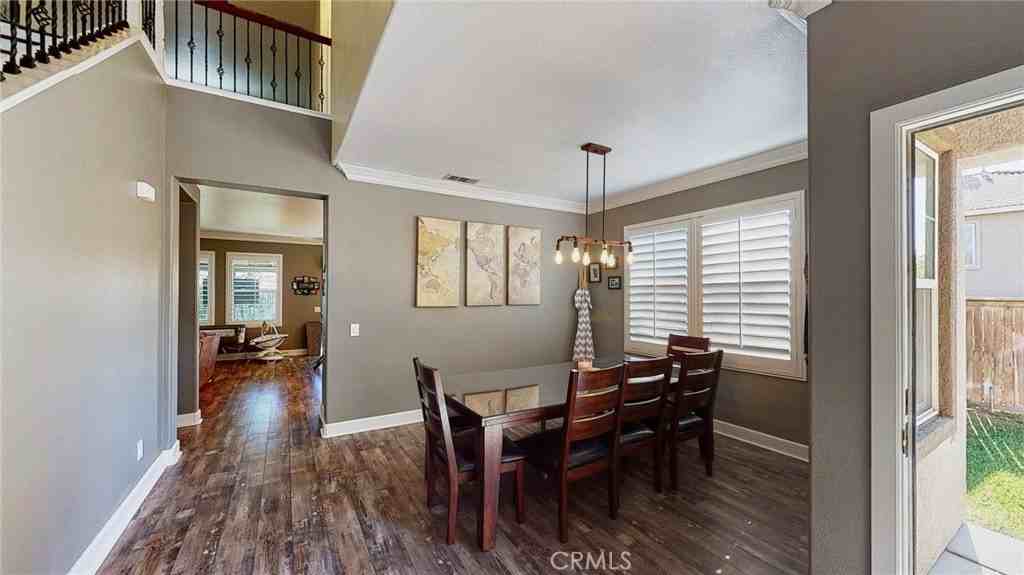 22189 Empress St - Photo 2 of 10