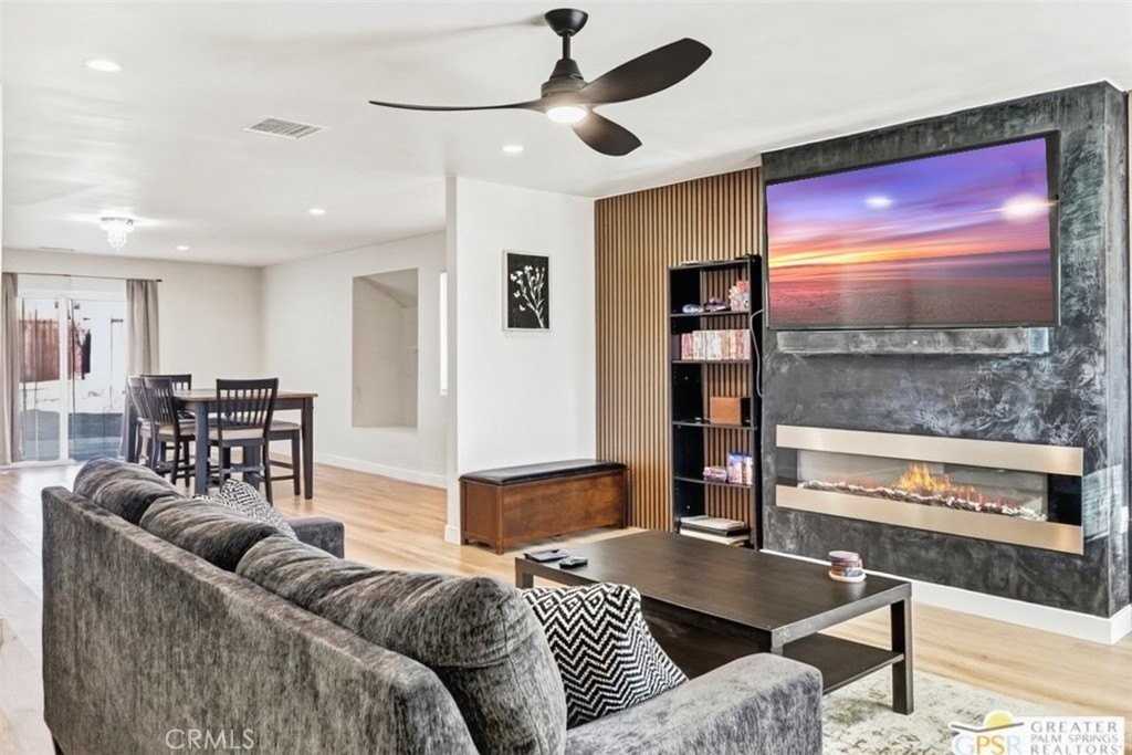 66054 1st St - Photo 3 of 14