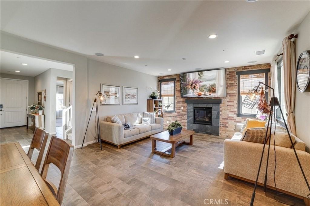 1653 Lucas Ln - Photo 6 of 24