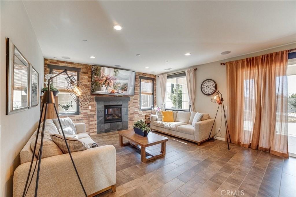 1653 Lucas Ln - Photo 7 of 24