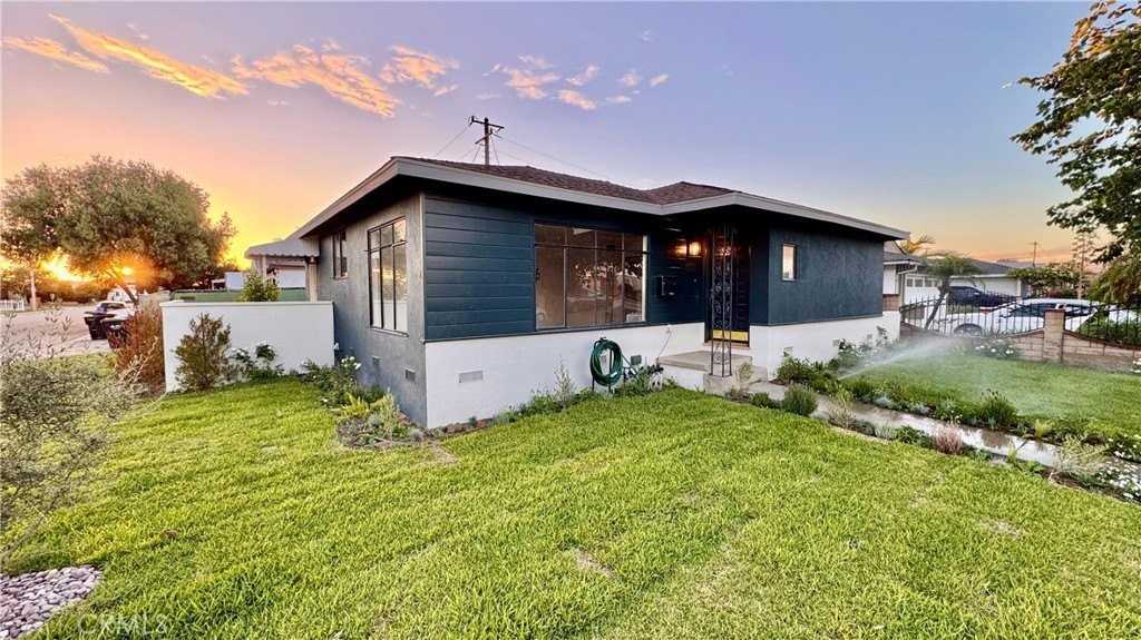 12735 Fairford Ave - Photo 2 of 23