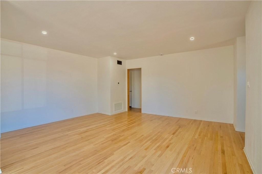 12735 Fairford Ave - Photo 4 of 23