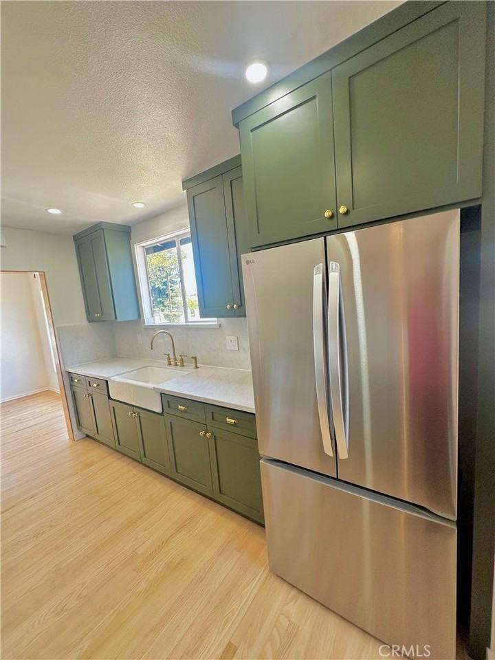 12735 Fairford Ave - Photo 7 of 23