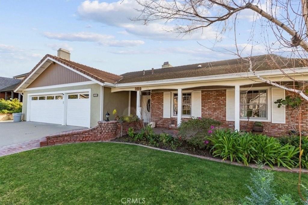 4350 Mahogany Cir - Photo 3 of 31