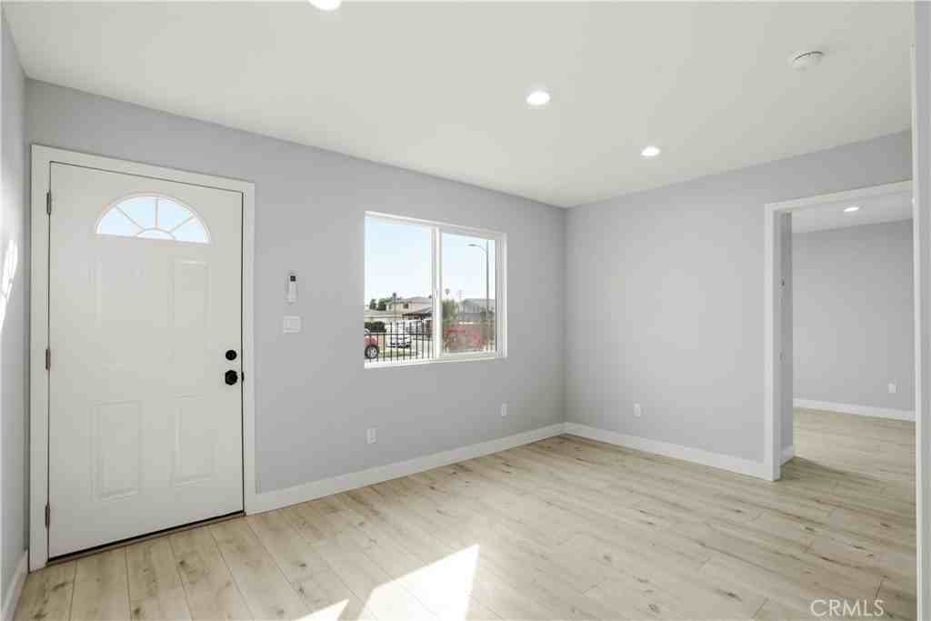 805 N N Kemp Avenue - Photo 4 of 17