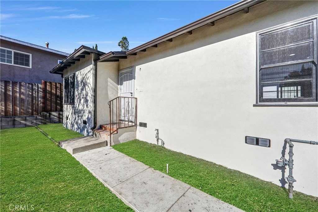 4907 Aldama St - Photo 4 of 24