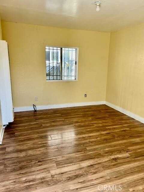 1124 E 69th St #1126 - Photo 4 of 14