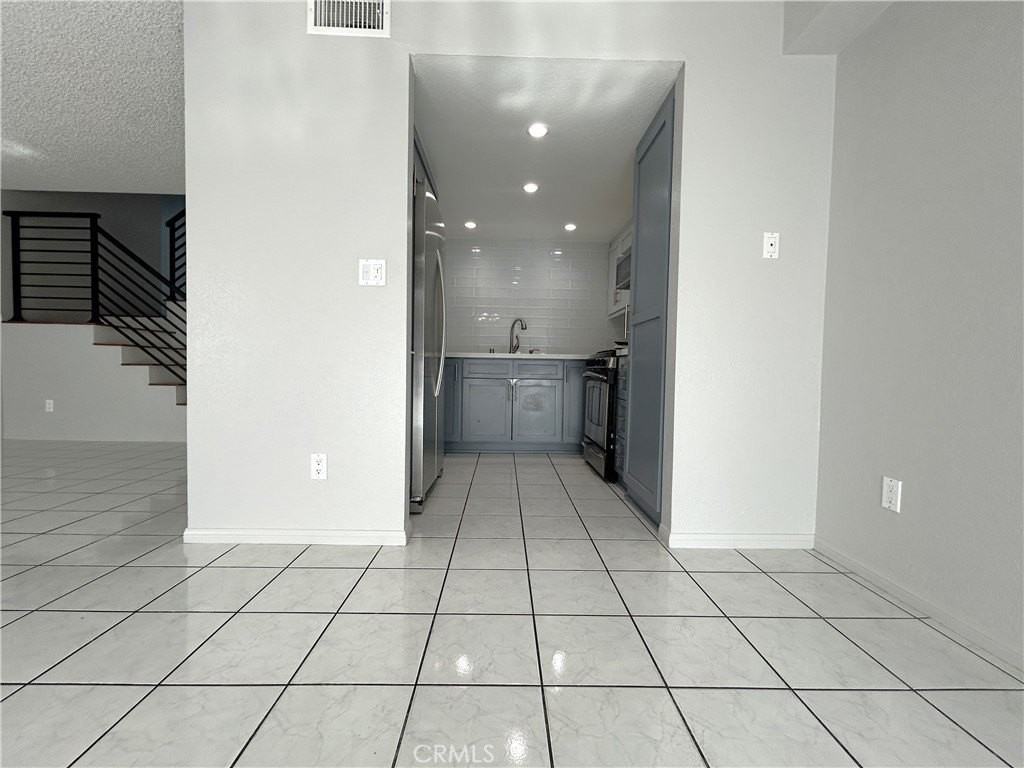 1924 Hawaii St - Photo 6 of 21