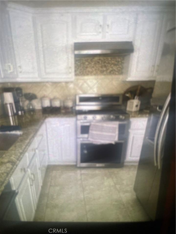 824 Beal Ct - Photo 2 of 4