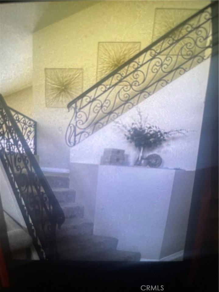 824 Beal Ct - Photo 3 of 4