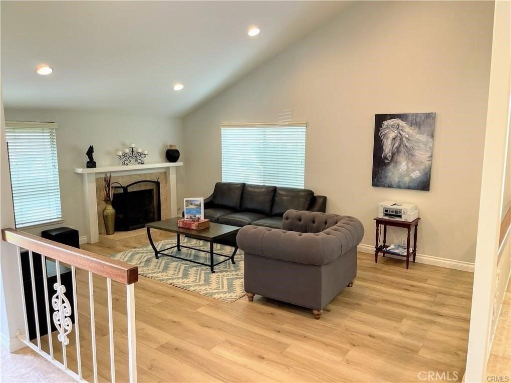 21 Tory - Photo 3 of 19