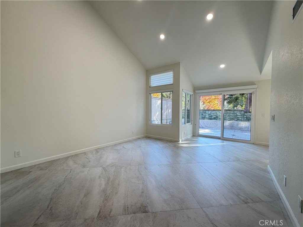 25032 Sanoria St - Photo 5 of 27