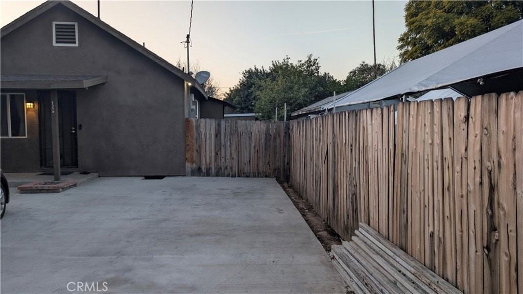 2319 Wilshire St - Photo 3 of 16