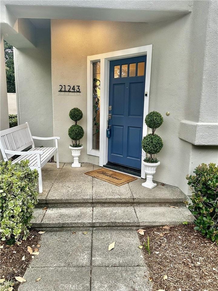 21243 Trivoli - Photo 2 of 20