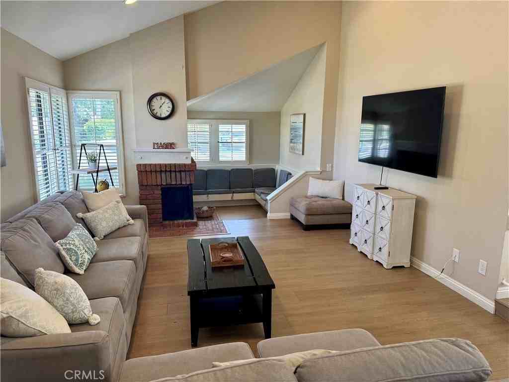 17 Fallbrook - Photo 2 of 31