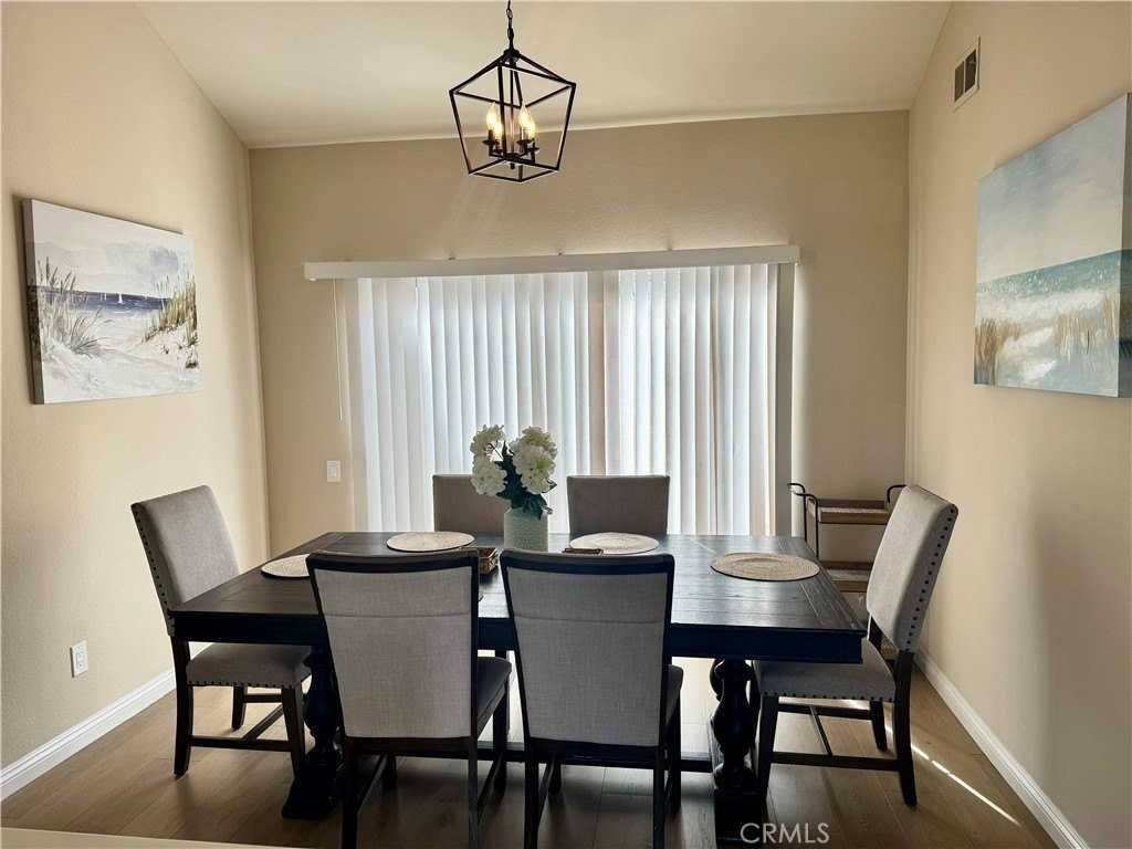 17 Fallbrook - Photo 4 of 31