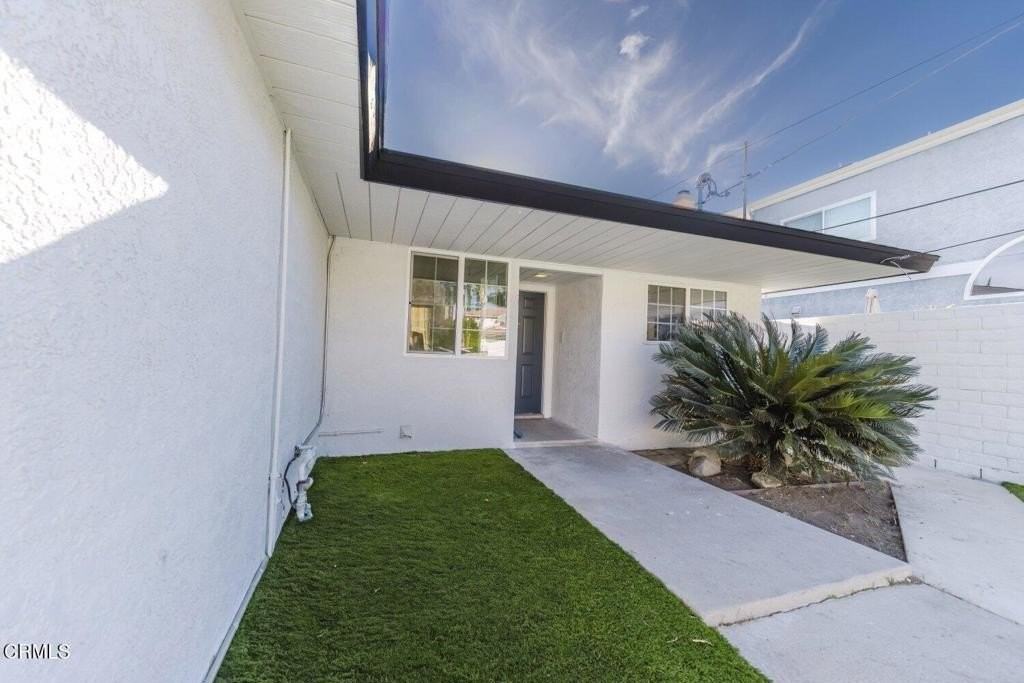 19314 Valerio St - Photo 3 of 21