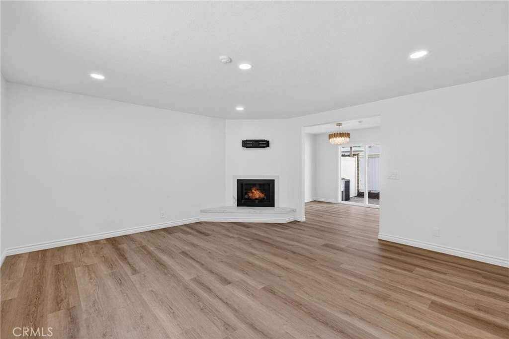 2519 Vanderbilt Ln #2 - Photo 4 of 34