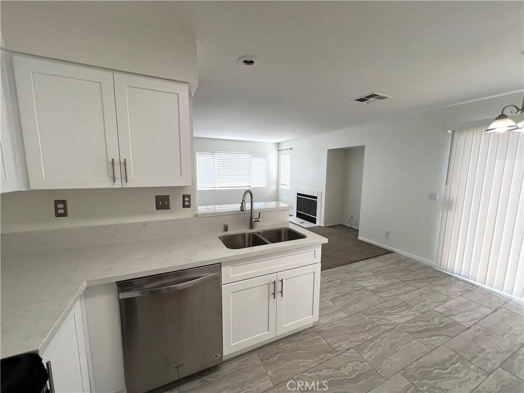 934 Primrose Ln - Photo 4 of 43