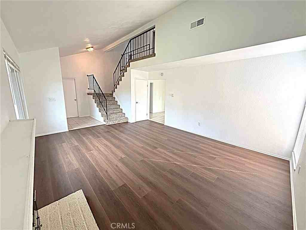 424 E Blueridge Ave - Photo 4 of 38