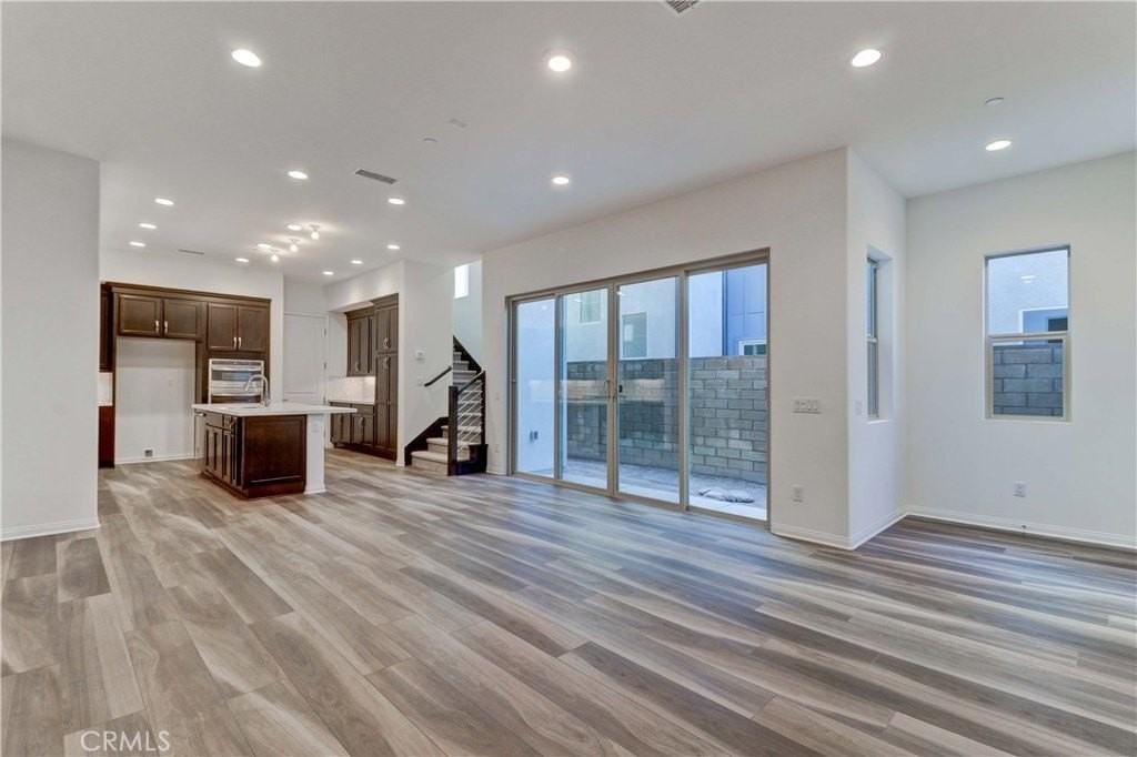 130 Spectacle - Photo 4 of 38