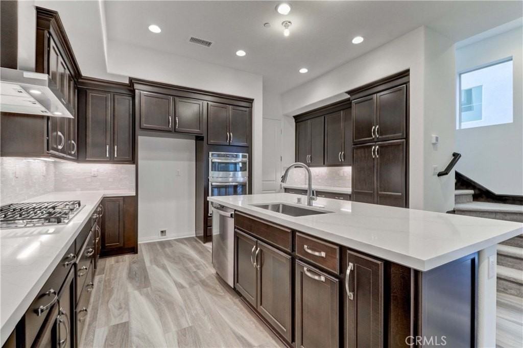 130 Spectacle - Photo 5 of 38