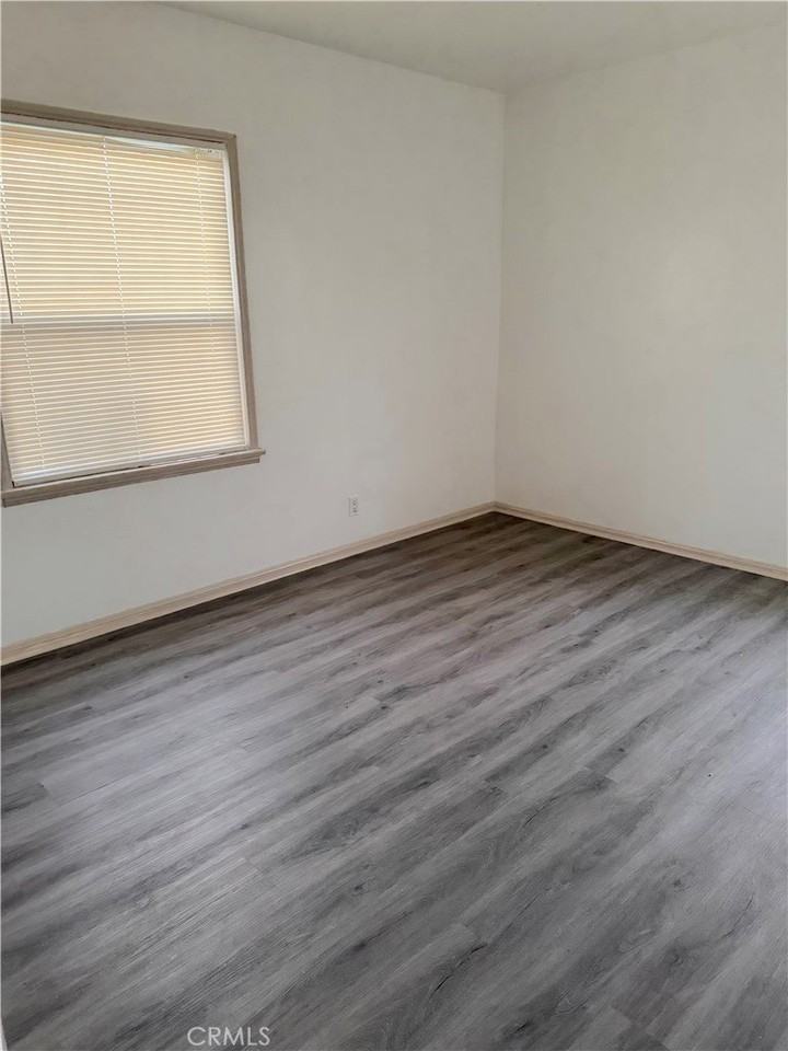 1925 W 35th St - Photo 6 of 11