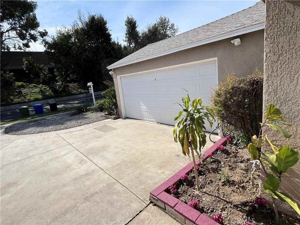 18829 Martha St - Photo 5 of 23