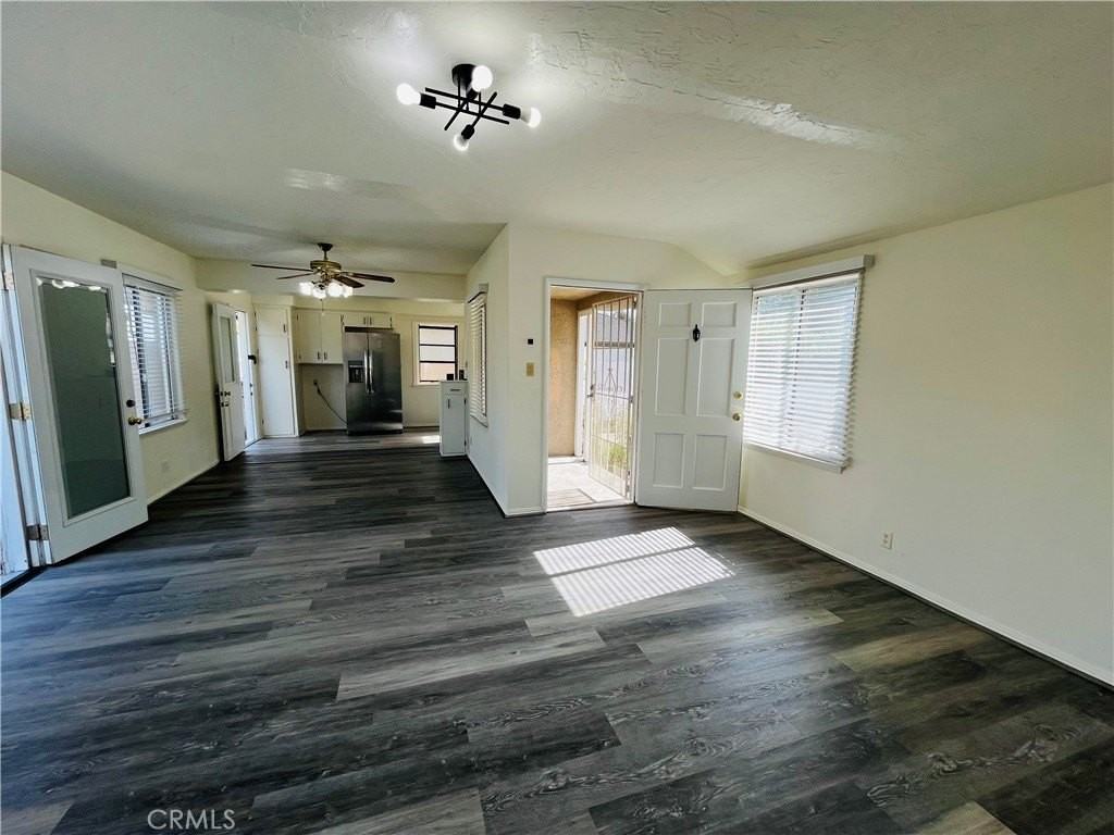 18829 Martha St - Photo 7 of 23