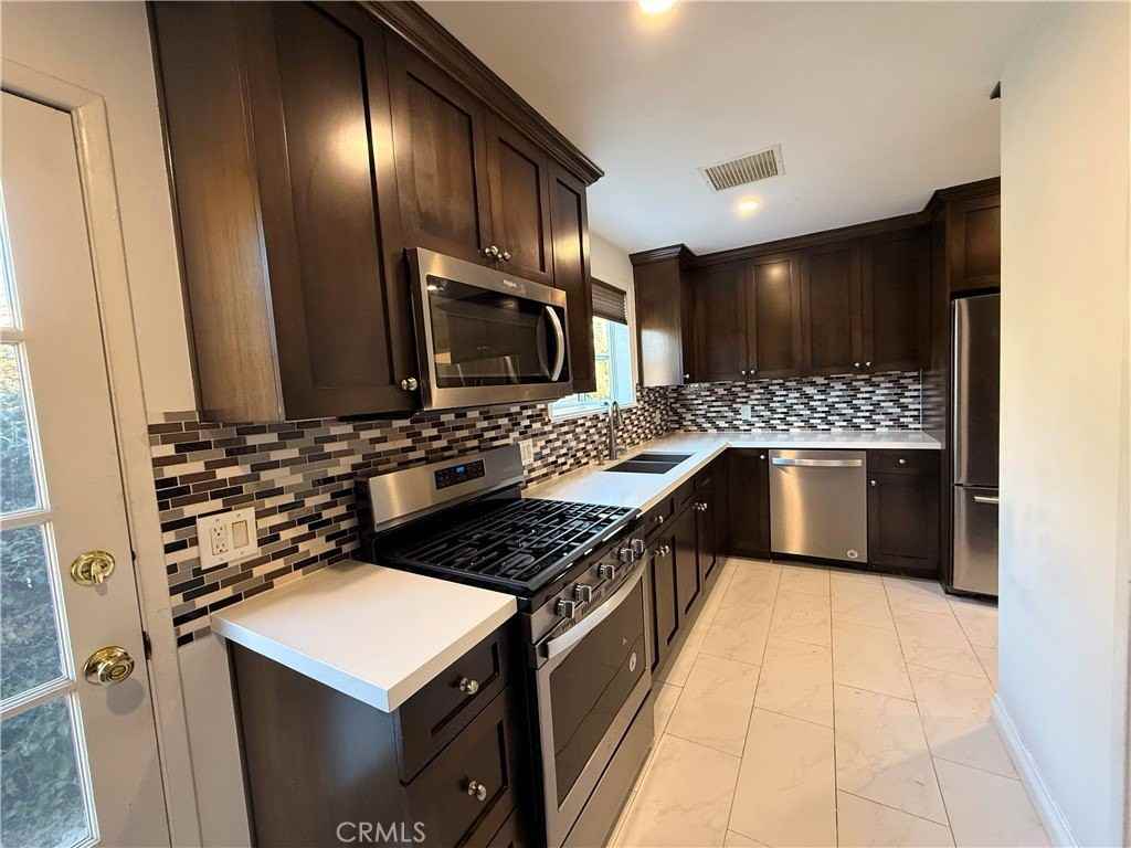 24033 Mobile St - Photo 6 of 36