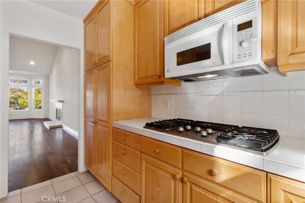 22068 Martinez St - Photo 6 of 22