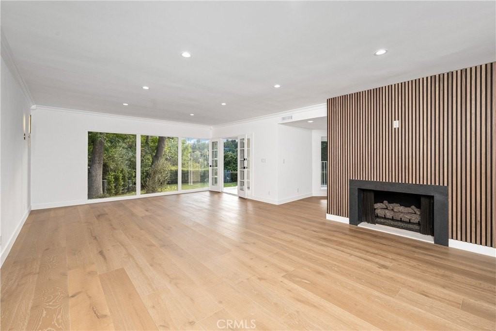 4620 Encino Ave - Photo 6 of 31