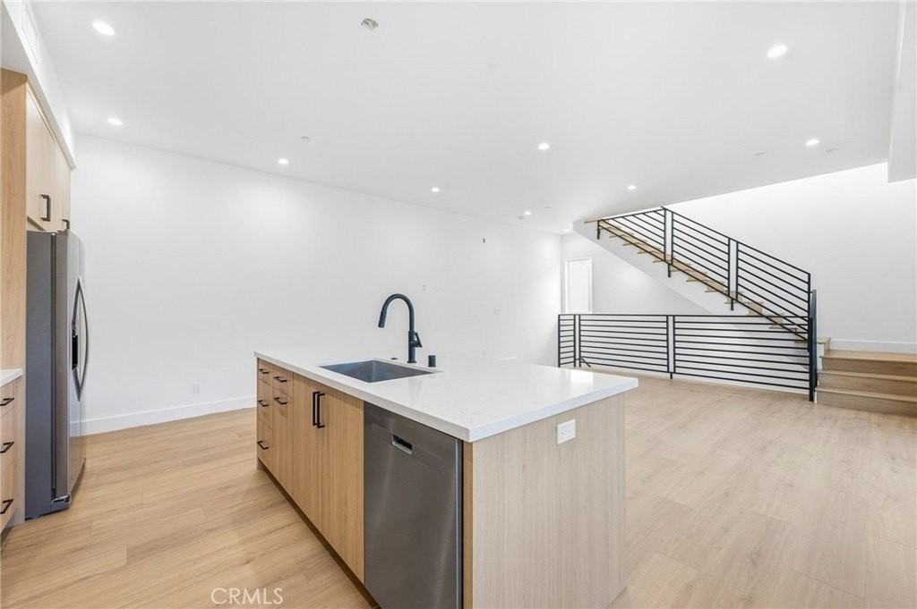 6556 Balboa Blvd - Photo 7 of 16