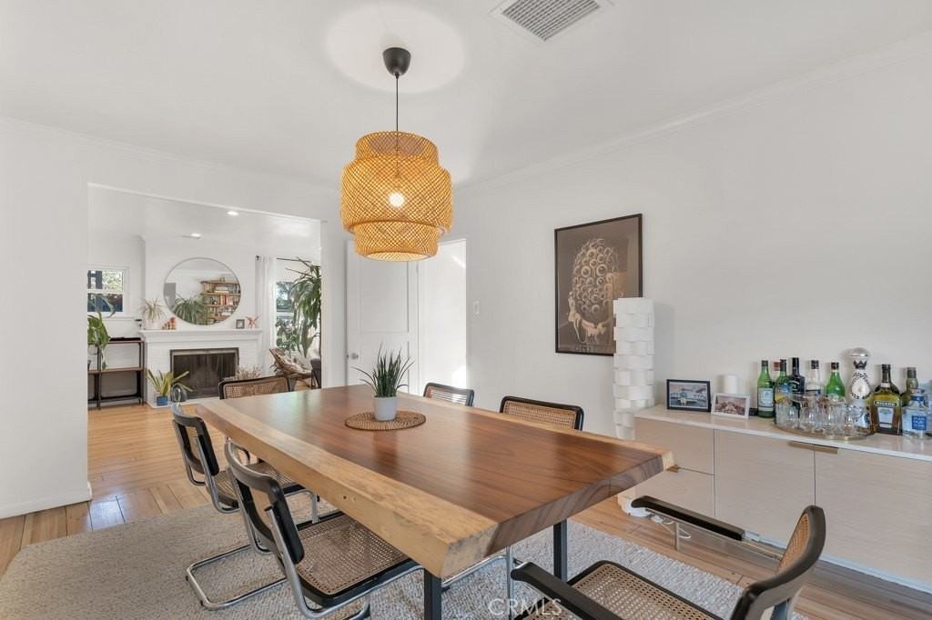 5727 Colbath Ave - Photo 3 of 44