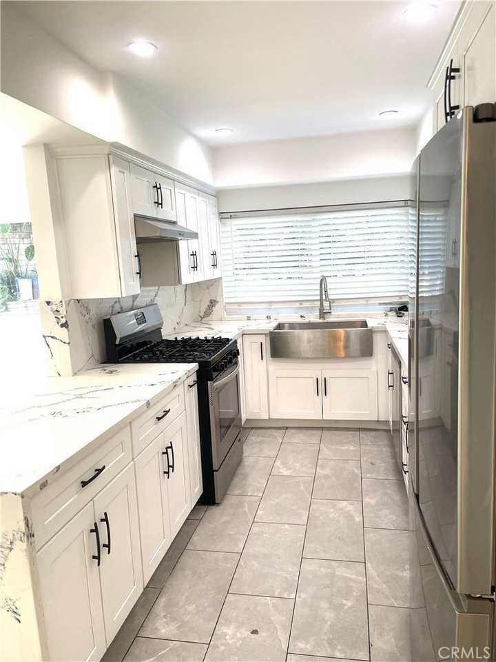 12913 Winthrop Ave - Photo 2 of 50