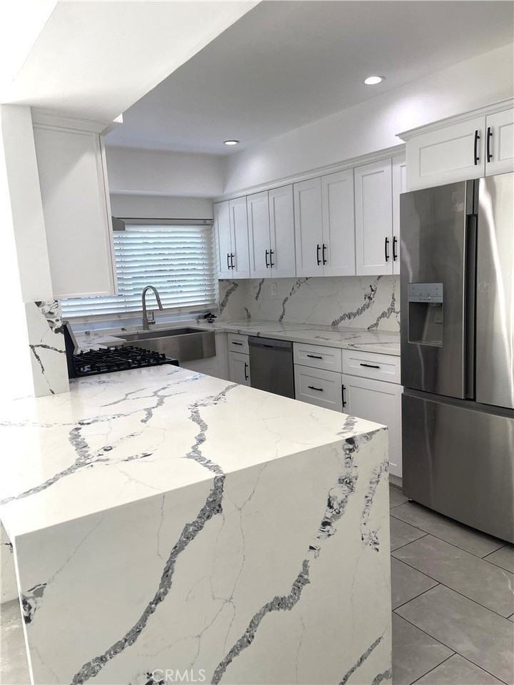 12913 Winthrop Ave - Photo 5 of 50