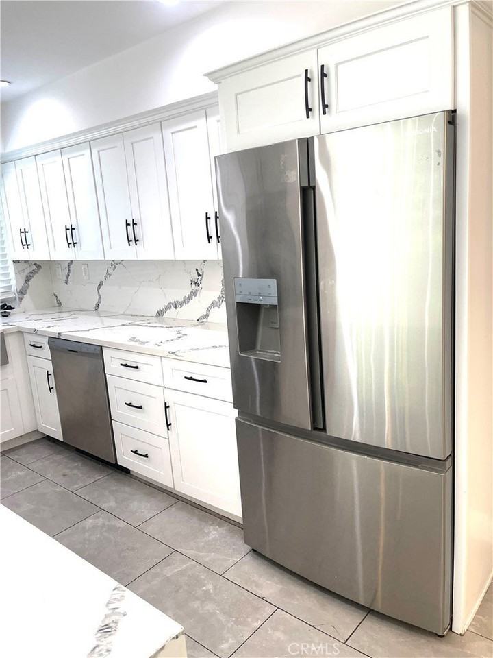 12913 Winthrop Ave - Photo 7 of 50