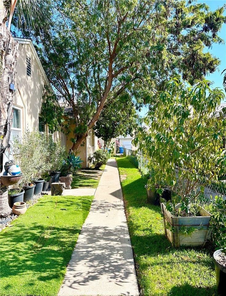 7452 Woodley Ave - Photo 2 of 20