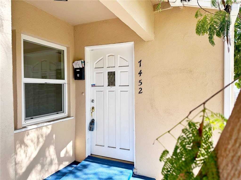 7452 Woodley Ave - Photo 4 of 20