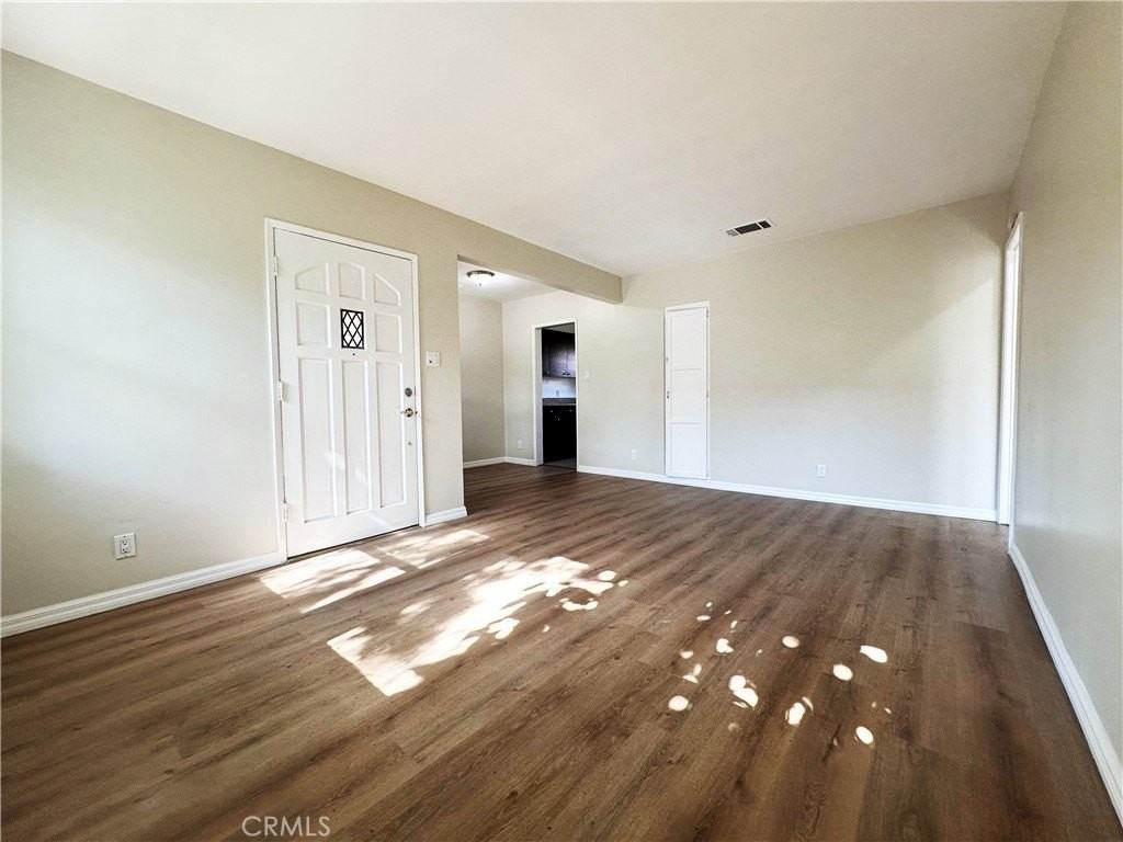 7452 Woodley Ave - Photo 5 of 20