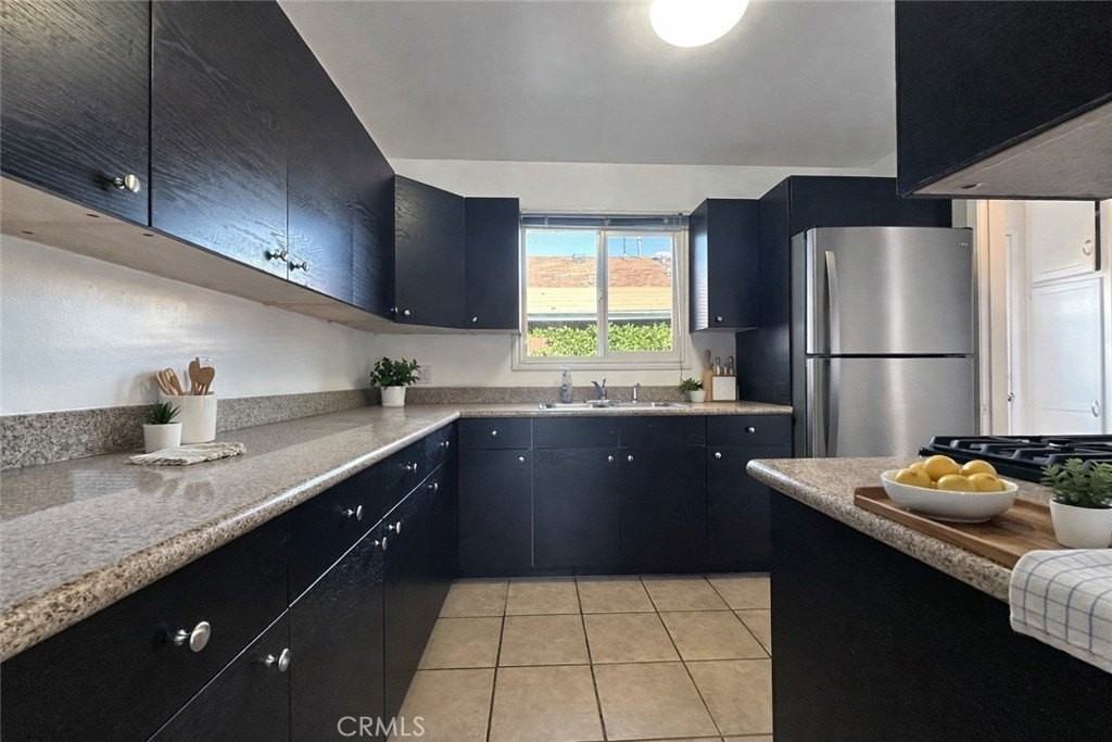 7452 Woodley Ave - Photo 6 of 20