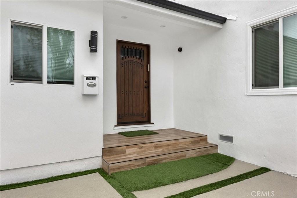 18015 Collins St - Photo 2 of 27