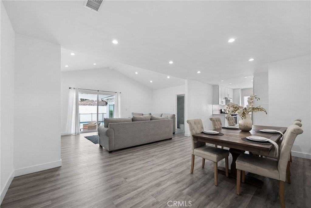 18015 Collins St - Photo 4 of 27