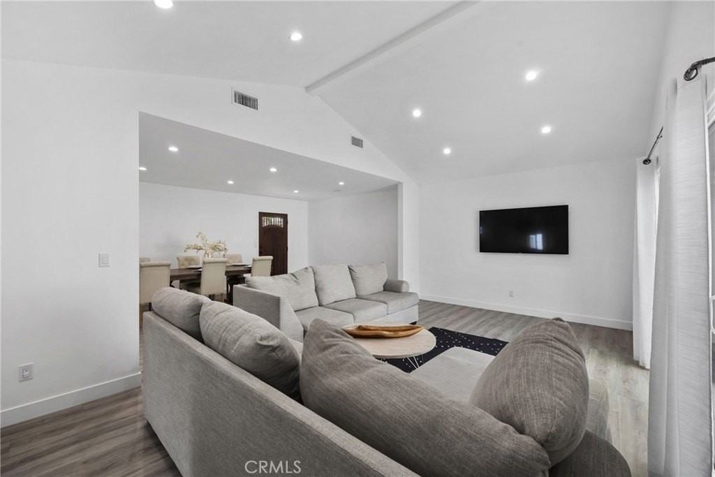 18015 Collins St - Photo 6 of 27