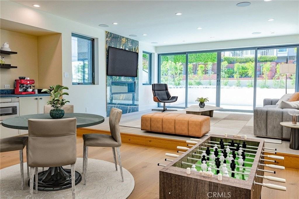 404 16th St - Photo 4 of 50