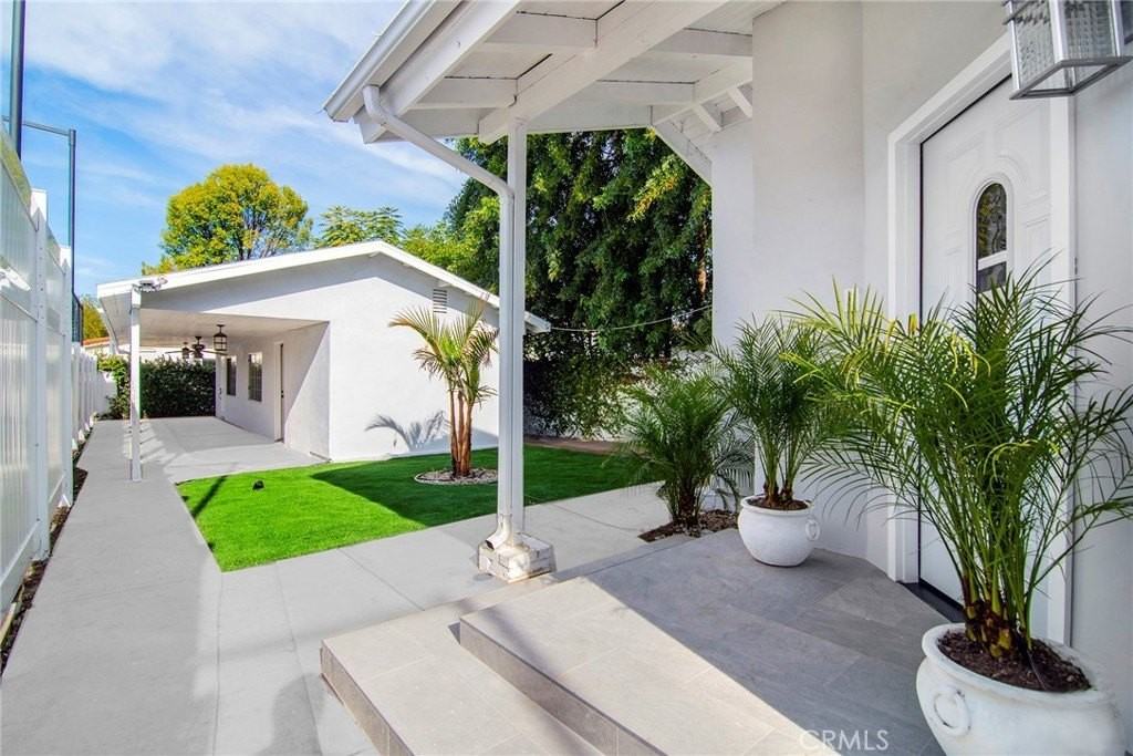 5352 Tampa Ave - Photo 3 of 18