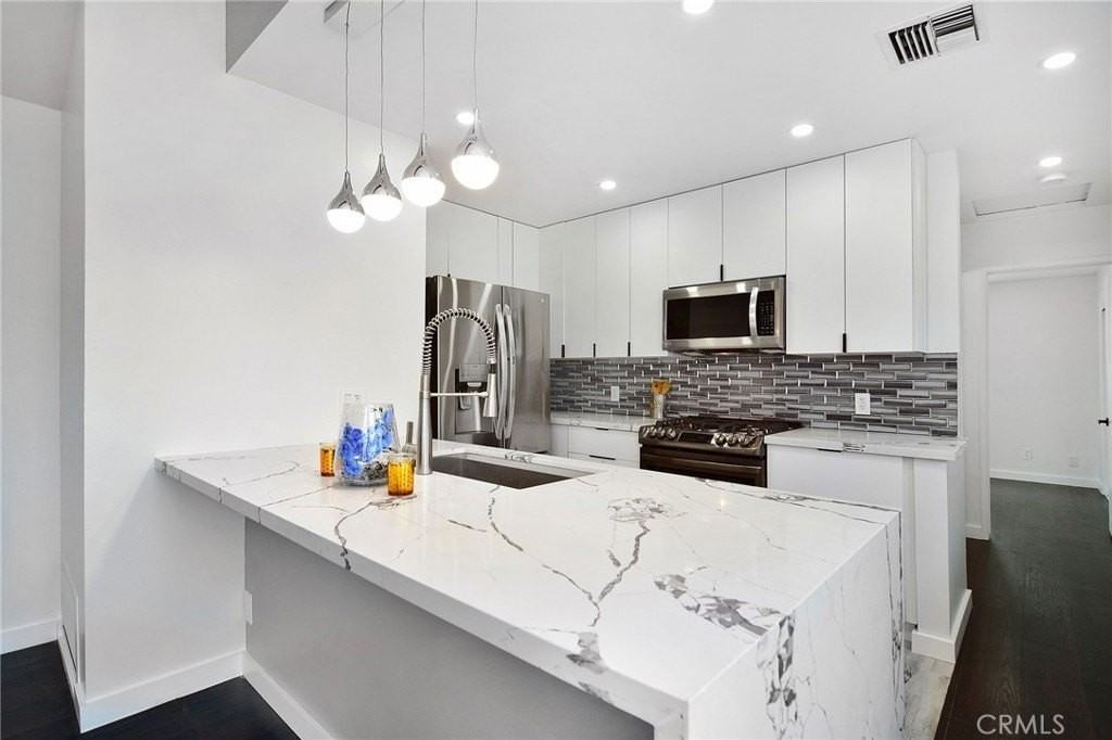 5352 Tampa Ave - Photo 6 of 18