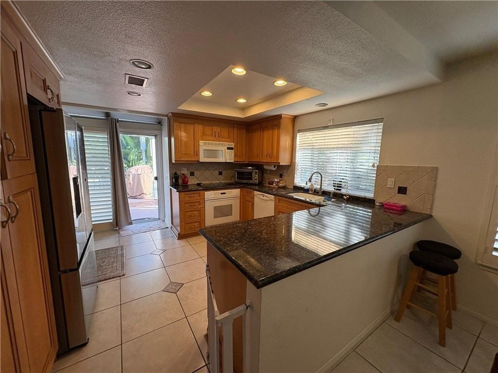 4600 Via Pamplona - Photo 4 of 16