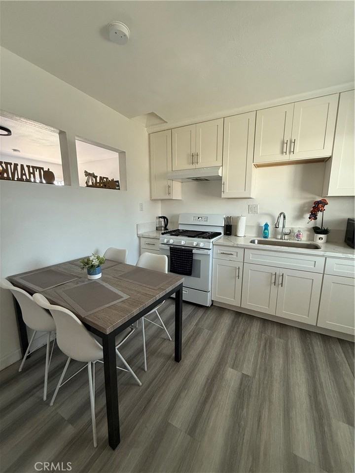 2437 Cogswell Rd - Photo 6 of 9