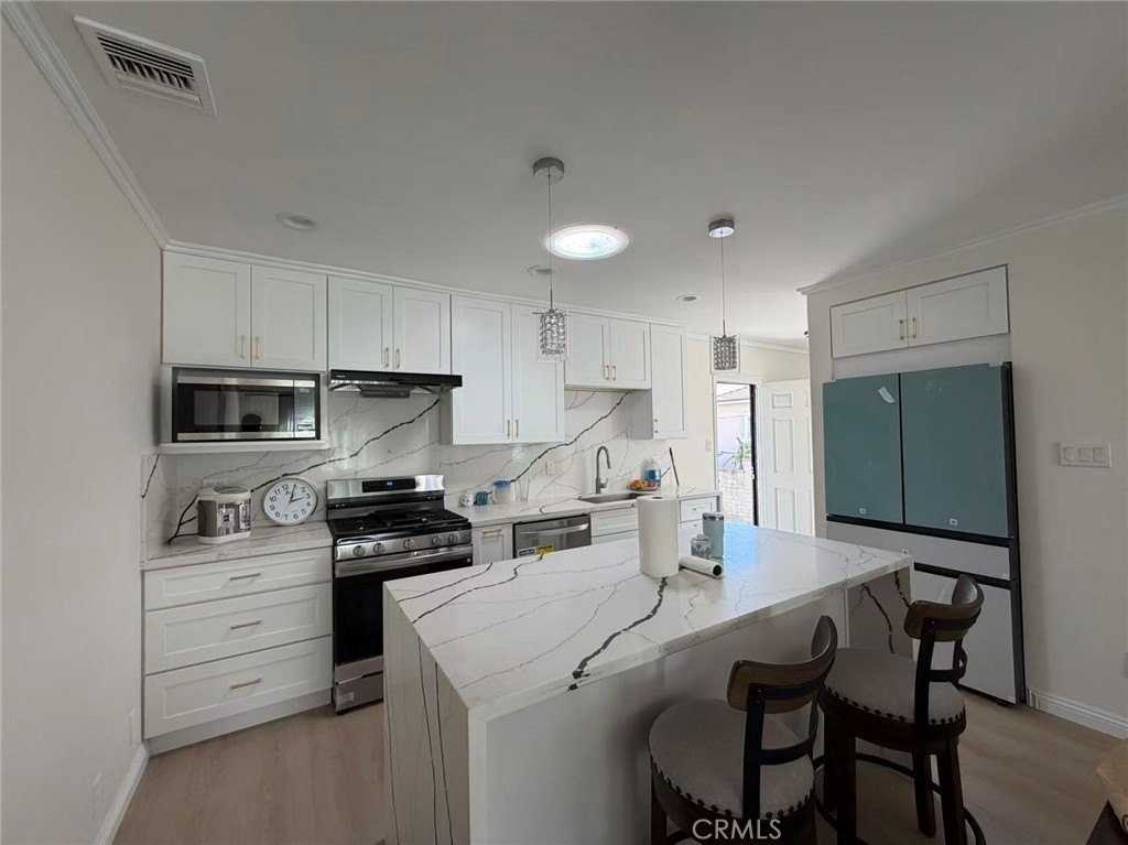 1040 S El Molino St - Photo 2 of 12